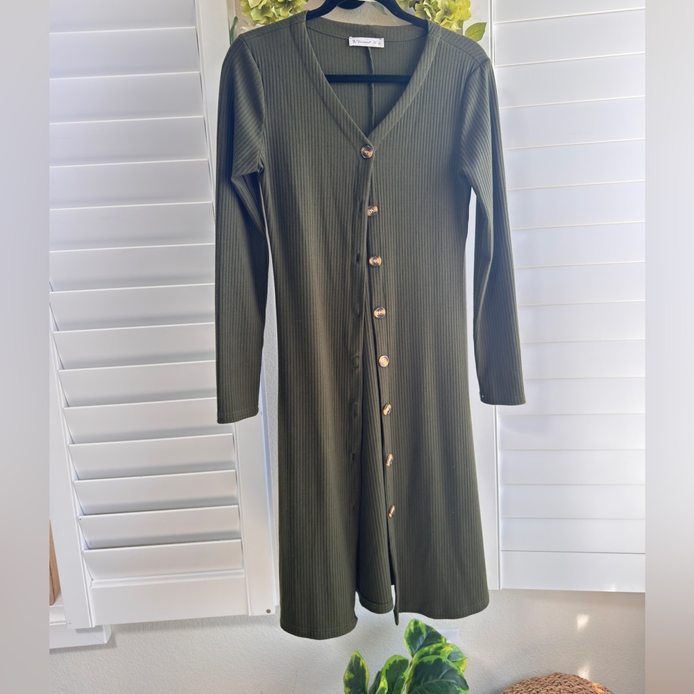 R. Vivimos. Size 4/6. Ribbed Knit Midi dress.